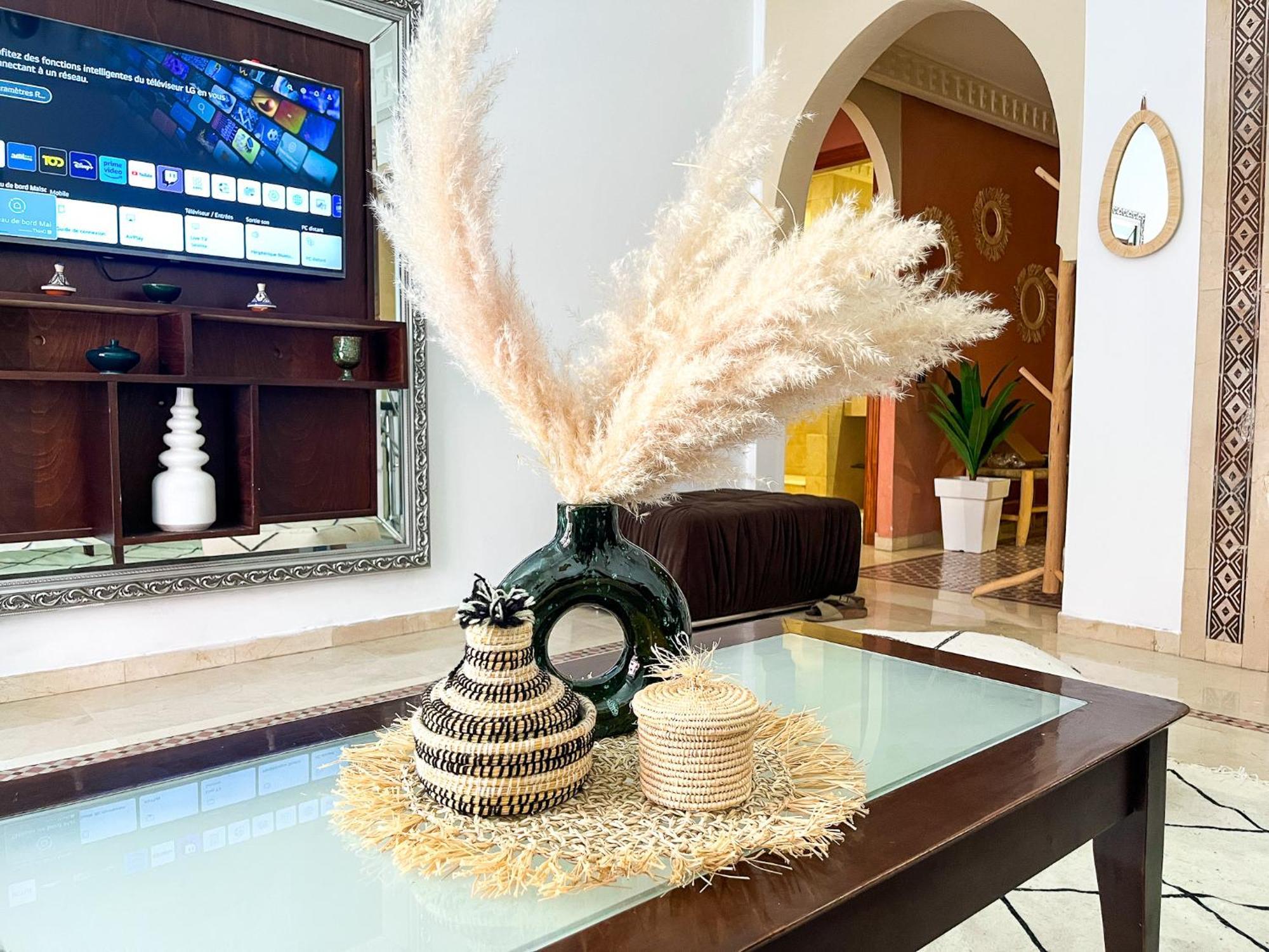 Appartement Chic Gueliz Plaza Avec Vue Marrakesh Ngoại thất bức ảnh